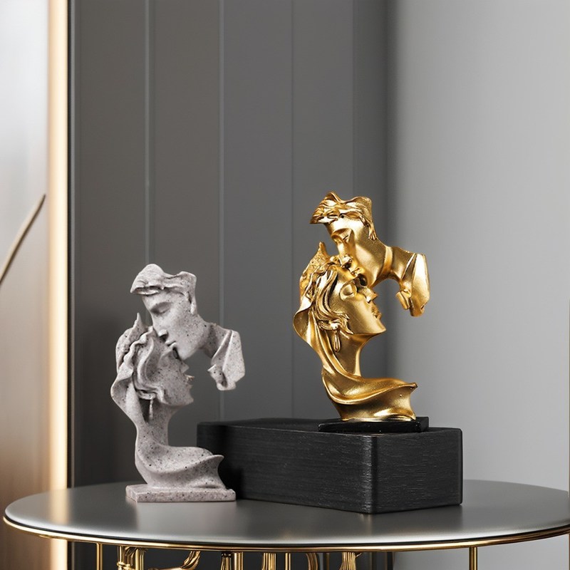 Chef-d'œuvre artisanale en bambou et en résine La statue du penseur pour la décoration intérieure