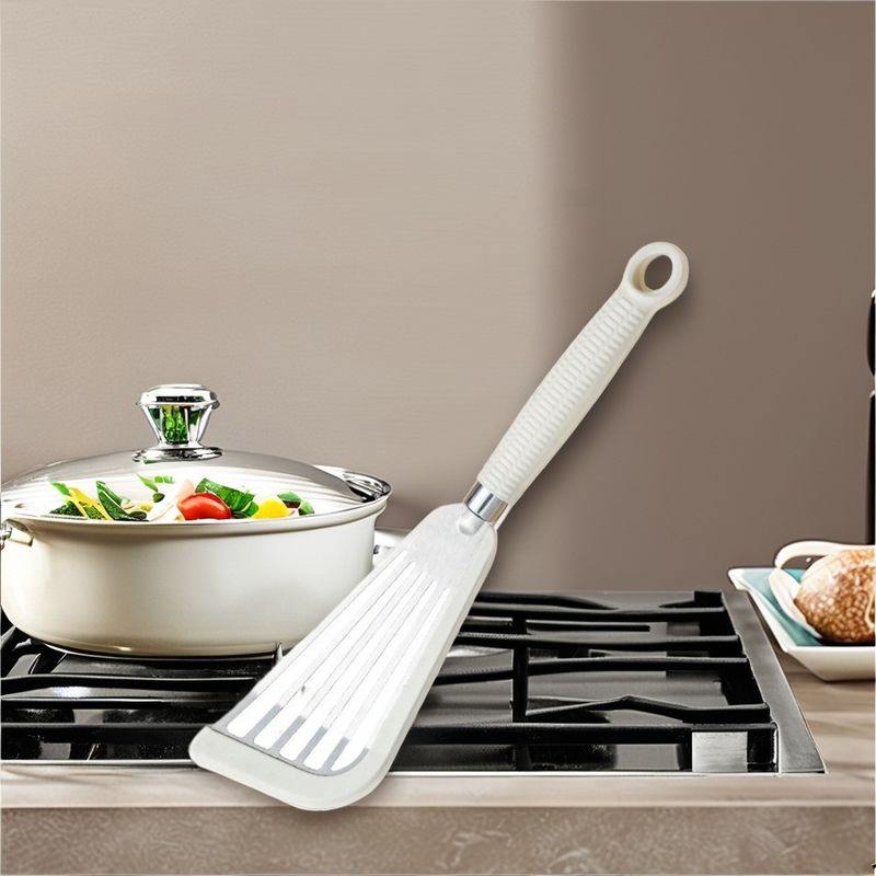 Des appareils de cuisine sans adhésifs pour la friture dans des pots de cuisine