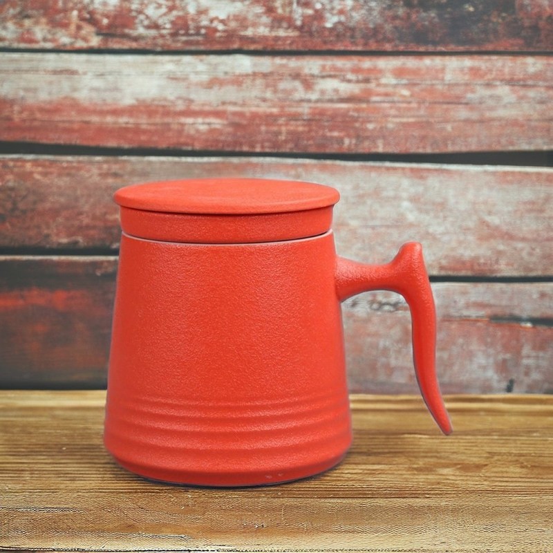 Un ensemble de théières en porcelaine blanche d'inspiration nostalgique de 900 cc