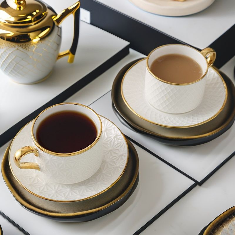Coupes et soucoupes en céramique blanche moderne Nordic Elegant Bone Cup Set pour les tasses à eau