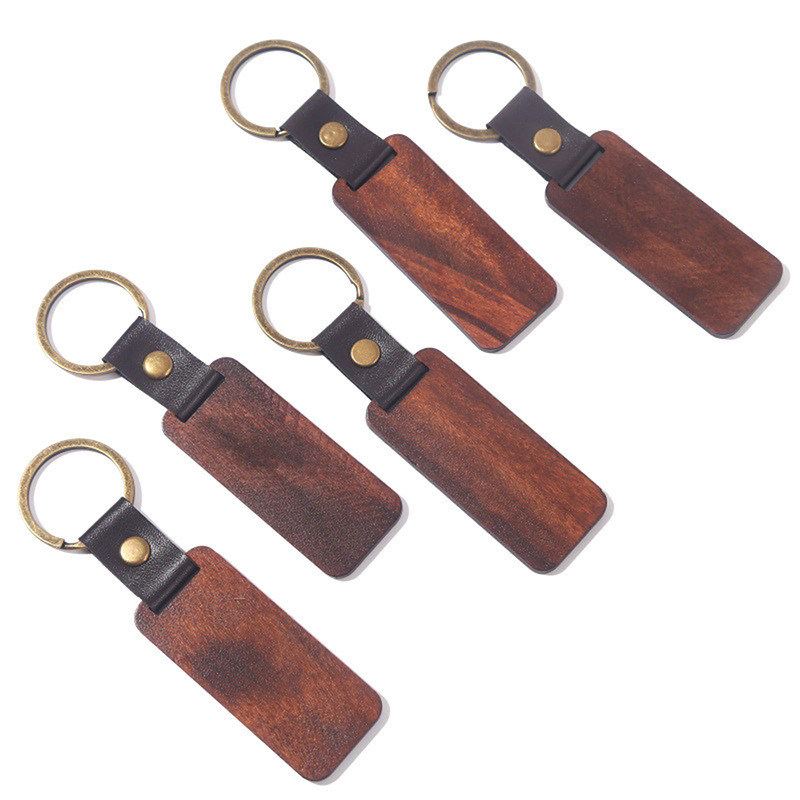 Des porte-clés en bois de bambou pour Noël