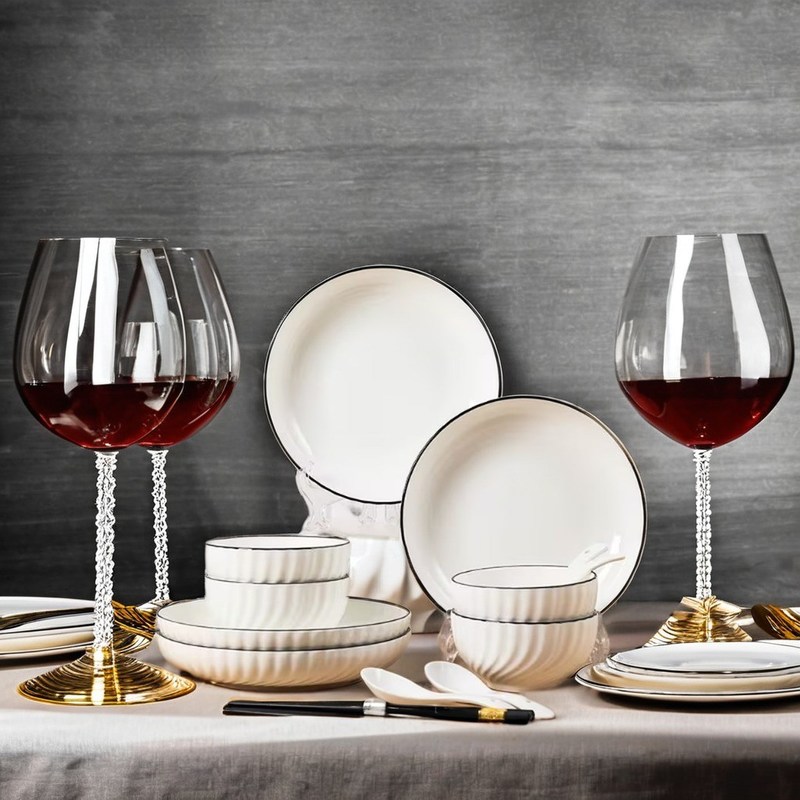 Ensembles de vaisselle en céramique de porcelaine blanche avec bord noir
