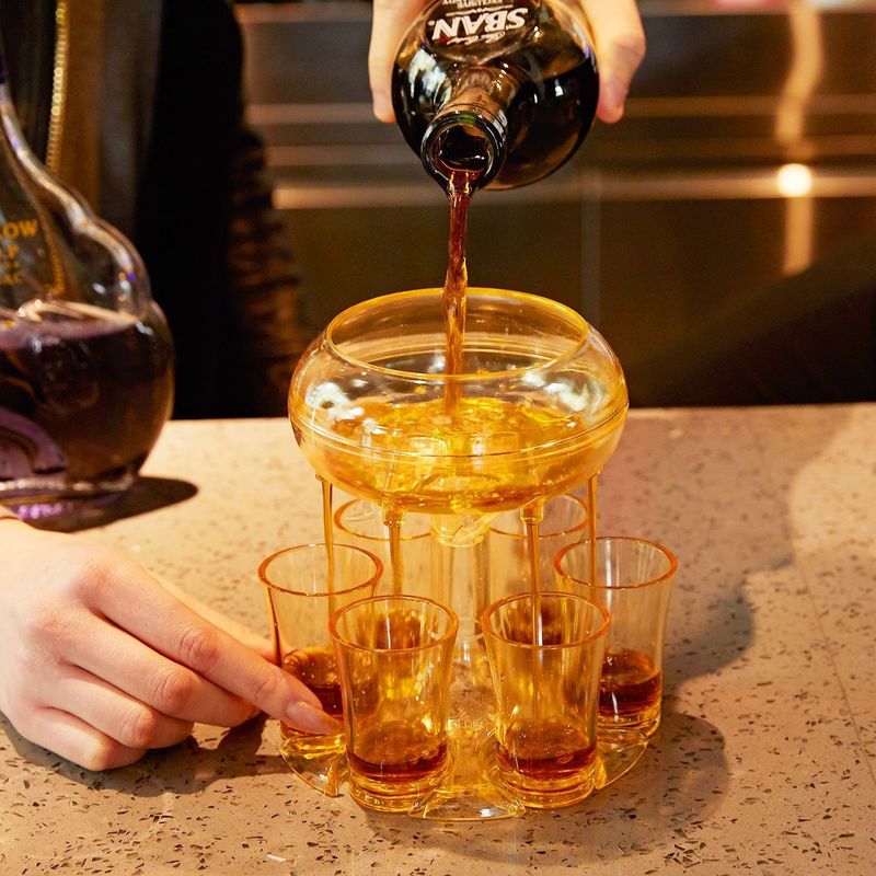 Dispenser et porte-verre à 6 gouttes pour les amateurs de cocktails de bière et de whisky